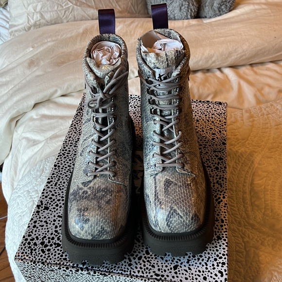 Snake embossed leather Boots NEW - Picture 4 of 10